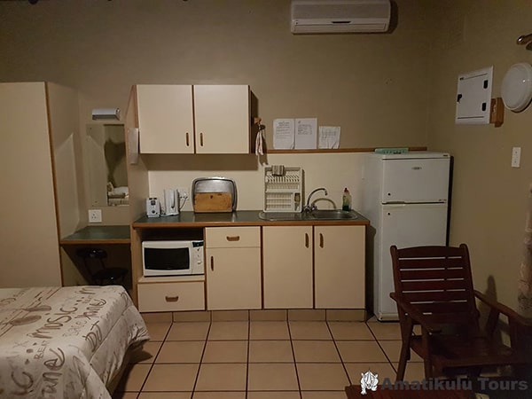 2 bed rest hut kitchen